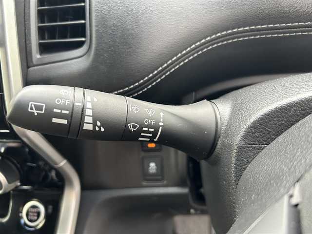日産 セレナ ハイウェイスター G 東京都 2017(平29)年 1.6万km ブリリアントホワイトパール 2トーン ワンオーナー/純正SDナビ/フルセグTV/SD/CD/DVD/Bluetooth/USB/AUX/純正フリップダウンモニター/アラウンドビューモニター/プロパイロット/アダプティブクルーズコントロール/パーキングアシスト/レーンアシスト/エマージェンシーブレーキ/アイドリングストップ/インテリジェントルームミラー/ビルトインETC2.0/純正ドライブレコーダー/両側パワースライドドア/純正16インチアルミホイール/純正スタッドレスタイヤ積込/社外マフラー/純正マフラー積込/ステアリングスイッチ/ドアバイザー/NISUMOドアノブカバー/プッシュスタート/保証書/取扱説明書/点検記録簿/スペアキー