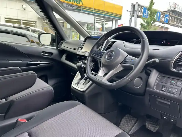 日産 セレナ ハイウェイスター G 東京都 2017(平29)年 1.6万km ブリリアントホワイトパール 2トーン ワンオーナー/純正SDナビ/フルセグTV/SD/CD/DVD/Bluetooth/USB/AUX/純正フリップダウンモニター/アラウンドビューモニター/プロパイロット/アダプティブクルーズコントロール/パーキングアシスト/レーンアシスト/エマージェンシーブレーキ/アイドリングストップ/インテリジェントルームミラー/ビルトインETC2.0/純正ドライブレコーダー/両側パワースライドドア/純正16インチアルミホイール/純正スタッドレスタイヤ積込/社外マフラー/純正マフラー積込/ステアリングスイッチ/ドアバイザー/NISUMOドアノブカバー/プッシュスタート/保証書/取扱説明書/点検記録簿/スペアキー