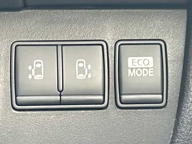 日産 セレナ ハイウェイスター Vセレクション 富山県 2012(平24)年 7.4万km ブリリアントホワイトパール 社外SDナビ/Ｂｌｕｅｔｏｏｔｈ/バックカメラ/両側パワースライドドア/バックカメラ/クルーズコントロール/純正ＡＷ１６インチ/リアモニター/ウォークスルー/スマートキー/プッシュスタート/フロアマット/Wエアバック