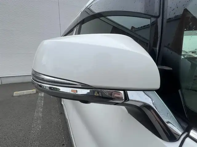 トヨタ アルファードハイブリット ロイヤルラウンジ 秋田県 2018(平30)年 9万km ホワイトパールクリスタルシャイン ４WD/JBLプレミアムサウンドシステム/24インチ液晶ディスプレイ（フルセグ）/LEDヘッドライト/両側パワスラ/純正ナビ/衝突軽減システム/ワンセグ/全方位カメラ/純正アルミ/スマートキー/純正フルエアロ/アイドリングストップ/プッシュスタート/クルーズコントロール/パーキングアシスト/レーンキープアシスト/コーナーセンサー/ステアリングスイッチ/全席シートヒーター/エアシート/全席パワーシート/メモリー付パワーシート/MTモード付AT/オットマン/集中コントロールタッチパネル/エクストラキャビネット/電動リアゲート/100V充電/ETC/ドライブレコーダー/ステアリングヒーター/純正フロアマット/純正ドアバイザー/オートライト/ダブルオートエアコン/パワーステアリング/パワーウィンドウ/横滑り防止/盗難防止装置/電動格納ウィンカーミラー/保証書/取扱説明書/記録簿