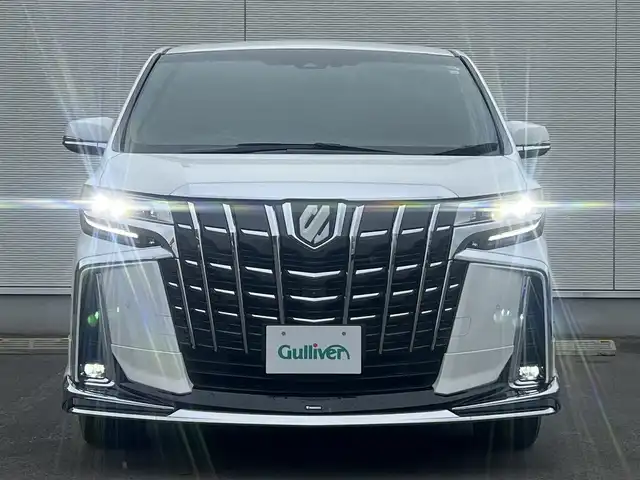 トヨタ アルファードハイブリット ロイヤルラウンジ 秋田県 2018(平30)年 9万km ホワイトパールクリスタルシャイン ４WD/JBLプレミアムサウンドシステム/24インチ液晶ディスプレイ（フルセグ）/LEDヘッドライト/両側パワスラ/純正ナビ/衝突軽減システム/ワンセグ/全方位カメラ/純正アルミ/スマートキー/純正フルエアロ/アイドリングストップ/プッシュスタート/クルーズコントロール/パーキングアシスト/レーンキープアシスト/コーナーセンサー/ステアリングスイッチ/全席シートヒーター/エアシート/全席パワーシート/メモリー付パワーシート/MTモード付AT/オットマン/集中コントロールタッチパネル/エクストラキャビネット/電動リアゲート/100V充電/ETC/ドライブレコーダー/ステアリングヒーター/純正フロアマット/純正ドアバイザー/オートライト/ダブルオートエアコン/パワーステアリング/パワーウィンドウ/横滑り防止/盗難防止装置/電動格納ウィンカーミラー/保証書/取扱説明書/記録簿