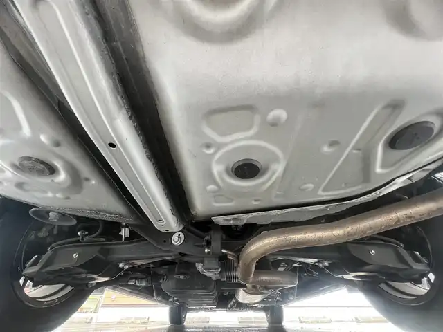 トヨタ アルファードハイブリット ロイヤルラウンジ 秋田県 2018(平30)年 9万km ホワイトパールクリスタルシャイン ４WD/JBLプレミアムサウンドシステム/24インチ液晶ディスプレイ（フルセグ）/LEDヘッドライト/両側パワスラ/純正ナビ/衝突軽減システム/ワンセグ/全方位カメラ/純正アルミ/スマートキー/純正フルエアロ/アイドリングストップ/プッシュスタート/クルーズコントロール/パーキングアシスト/レーンキープアシスト/コーナーセンサー/ステアリングスイッチ/全席シートヒーター/エアシート/全席パワーシート/メモリー付パワーシート/MTモード付AT/オットマン/集中コントロールタッチパネル/エクストラキャビネット/電動リアゲート/100V充電/ETC/ドライブレコーダー/ステアリングヒーター/純正フロアマット/純正ドアバイザー/オートライト/ダブルオートエアコン/パワーステアリング/パワーウィンドウ/横滑り防止/盗難防止装置/電動格納ウィンカーミラー/保証書/取扱説明書/記録簿