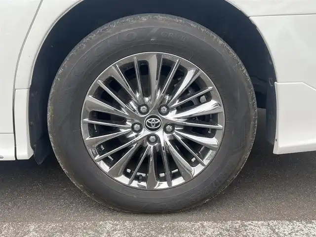 トヨタ アルファードハイブリット ロイヤルラウンジ 秋田県 2018(平30)年 9万km ホワイトパールクリスタルシャイン ４WD/JBLプレミアムサウンドシステム/24インチ液晶ディスプレイ（フルセグ）/LEDヘッドライト/両側パワスラ/純正ナビ/衝突軽減システム/ワンセグ/全方位カメラ/純正アルミ/スマートキー/純正フルエアロ/アイドリングストップ/プッシュスタート/クルーズコントロール/パーキングアシスト/レーンキープアシスト/コーナーセンサー/ステアリングスイッチ/全席シートヒーター/エアシート/全席パワーシート/メモリー付パワーシート/MTモード付AT/オットマン/集中コントロールタッチパネル/エクストラキャビネット/電動リアゲート/100V充電/ETC/ドライブレコーダー/ステアリングヒーター/純正フロアマット/純正ドアバイザー/オートライト/ダブルオートエアコン/パワーステアリング/パワーウィンドウ/横滑り防止/盗難防止装置/電動格納ウィンカーミラー/保証書/取扱説明書/記録簿