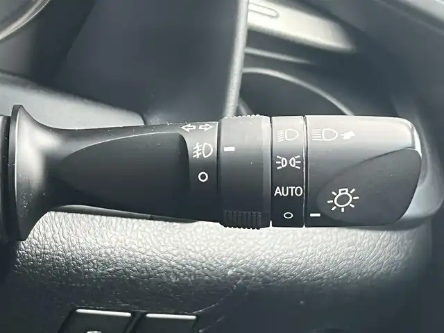トヨタ アルファードハイブリット ロイヤルラウンジ 秋田県 2018(平30)年 9万km ホワイトパールクリスタルシャイン ４WD/JBLプレミアムサウンドシステム/24インチ液晶ディスプレイ（フルセグ）/LEDヘッドライト/両側パワスラ/純正ナビ/衝突軽減システム/ワンセグ/全方位カメラ/純正アルミ/スマートキー/純正フルエアロ/アイドリングストップ/プッシュスタート/クルーズコントロール/パーキングアシスト/レーンキープアシスト/コーナーセンサー/ステアリングスイッチ/全席シートヒーター/エアシート/全席パワーシート/メモリー付パワーシート/MTモード付AT/オットマン/集中コントロールタッチパネル/エクストラキャビネット/電動リアゲート/100V充電/ETC/ドライブレコーダー/ステアリングヒーター/純正フロアマット/純正ドアバイザー/オートライト/ダブルオートエアコン/パワーステアリング/パワーウィンドウ/横滑り防止/盗難防止装置/電動格納ウィンカーミラー/保証書/取扱説明書/記録簿