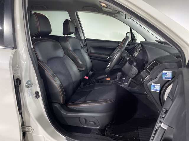 スバル フォレスター Xブレイク 神奈川県 2016(平28)年 5.5万km クリスタルホワイトP 7型純正ナビ/CD　DVD　Bluetooth　/バックカメラ/アイサイト/ブラインドスポットモニター/レーダークルーズコントロール/全席シートヒーター/前席パワーシート/ハーフレザーシート/パドルシフト/ビルトインETC/純正17インチAW/LEDオートライト/フォグランプ