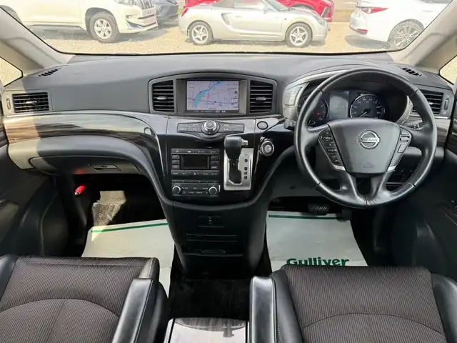 日産 エルグランド 250ハイウェイスター 山梨県 2014(平26)年 6.4万km ファントムブラック 〇純正ナビ/〇フルセグTV/〇パワースライドドア（両側）/〇アランドビューモニター/〇フリップダウンモニター/〇ビルトインETC/〇ドライブレコーダー/〇クルーズコントロール/〇LEDヘッドランプ/〇オートライト/〇フォグランプ/〇純正18インチアルミ/〇革巻きステアリング/〇左右独立オートエアコン/〇合皮/ジャガード織物コンビシート/〇インテリジェントキー/〇禁煙車