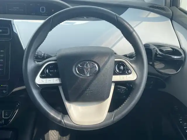 トヨタ プリウス A 滋賀県 2016(平28)年 5.4万km ホワイトパールクリスタルシャイン TRDエアロ/純正ナビ/・Bluetooth/フルセグ/・CD/DVD/バックカメラ/革巻きステアリング/ステアリングリモコン/レーダークルコン/ETC/ミラー型ドラレコ/アドバンスドパーク/ヘッドアップディスプレイ/オートリトラミラー/シートリフター/LEDオートライト/フォグライト/トヨターセーフティ/・レーンディパーチャーアラート/・プリクラッシュセーフティ/・ブラインドスポットモニター/・オートハイビーム/スマートキー