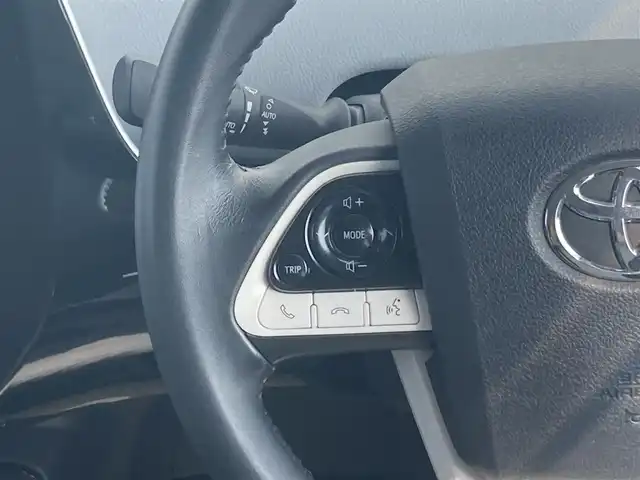 トヨタ プリウス A 滋賀県 2016(平28)年 5.4万km ホワイトパールクリスタルシャイン TRDエアロ/純正ナビ/・Bluetooth/フルセグ/・CD/DVD/バックカメラ/革巻きステアリング/ステアリングリモコン/レーダークルコン/ETC/ミラー型ドラレコ/アドバンスドパーク/ヘッドアップディスプレイ/オートリトラミラー/シートリフター/LEDオートライト/フォグライト/トヨターセーフティ/・レーンディパーチャーアラート/・プリクラッシュセーフティ/・ブラインドスポットモニター/・オートハイビーム/スマートキー