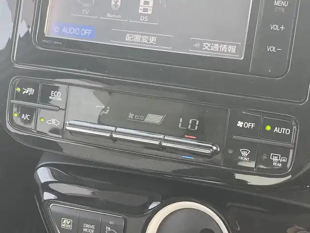 トヨタ プリウス A 滋賀県 2016(平28)年 5.4万km ホワイトパールクリスタルシャイン TRDエアロ/純正ナビ/・Bluetooth/フルセグ/・CD/DVD/バックカメラ/革巻きステアリング/ステアリングリモコン/レーダークルコン/ETC/ミラー型ドラレコ/アドバンスドパーク/ヘッドアップディスプレイ/オートリトラミラー/シートリフター/LEDオートライト/フォグライト/トヨターセーフティ/・レーンディパーチャーアラート/・プリクラッシュセーフティ/・ブラインドスポットモニター/・オートハイビーム/スマートキー