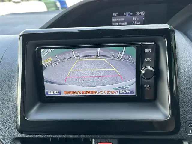 トヨタ エスクァイア Gi 千葉県 2018(平30)年 3.6万km ホワイトパールクリスタルシャイン 純正7インチナビ（NSZT-W66T）/　（BT/DVD/CD/AM/FM)/ワンセグ/ETC2.0/前席シートヒーター/レーンキープアシスト/プリクラッシュセーフティ/クルーズコントロール/リアセンサー/バックカメラ/前後USB端子/両側パワースライド/合皮シート/LEDライト/レーンキープ