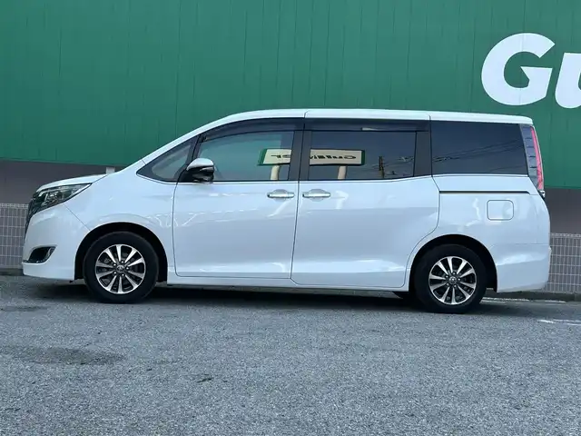 トヨタ エスクァイア Gi 千葉県 2018(平30)年 3.6万km ホワイトパールクリスタルシャイン 純正7インチナビ（NSZT-W66T）/　（BT/DVD/CD/AM/FM)/ワンセグ/ETC2.0/前席シートヒーター/レーンキープアシスト/プリクラッシュセーフティ/クルーズコントロール/リアセンサー/バックカメラ/前後USB端子/両側パワースライド/合皮シート/LEDライト/レーンキープ