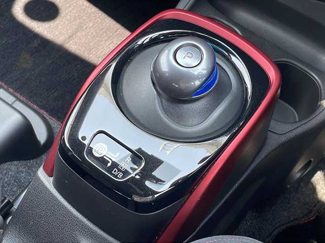 日産 ノート e－パワー ニスモ 三重県 2017(平29)年 4.7万km スーパーブラック 純正ナビ(AM/FM/CD/DVD/TV/BT)/バックカメラ/スペアキー/革巻きステアリング/純正フロアマット/ETC/オートライト/電動格納ミラー/禁煙車