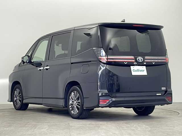 トヨタ ヴォクシー ハイブリッド S－G 千葉県 2022(令4)年 0.8万km グリッターブラックガラスフレーク セーフティセンス/・プリクラッシュセーフティ/・レーントレーシングアシスト/・レーダークルーズコントロール/・ロードサインアシスト/・オートマチックハイビーム/・ドライバー異常時対応システム/・プロアクティブドライビングアシスト/・発進遅れ告知機能/純正8インチディスプレイオーディオ/・Bluetooth接続/・バックカメラ/ユニバーサルステップ/両側パワースライドドア/LEDヘッドライト/AC100V