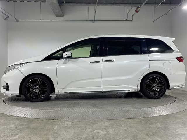 ホンダ オデッセイ アブソルート・EXホンダセンジング 神奈川県 2020(令2)年 5.1万km プラチナホワイトパール 純正9型メモリナビ/Bluetooth フルセグ HDMI　USB　CD DVD　/全方位カメラ/フリップダウンモニター/両側パワースライドドア/ウインカーミラー/ホンダセンシング/レーダーキープサポート/レーンキープアシスト/ブラインドスポットモニター/パワーシート（D＋N席）/ビルトインETC/前方ドライブレコーダー/純正フロアマット/レザーシート/LEDヘッドライト/フォグランプ/純正18インチAW/純正ドアバイザー/電動格納ミラー/スマートキー/スペアキー1本