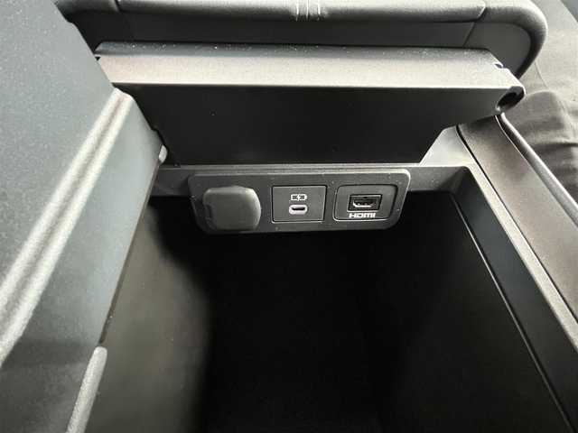 トヨタ ヴェルファイア Z プレミア 栃木県 2024(令6)年 0.8万km ブラック トヨタセーフティセンス/左右独立ムーンルーフ/純正14インチディスプレイオーディオナビ/フルセグTV/DVD/Bluetooth/USB/パノラミックビューモニター/ビルトインETC/前後ドライブレコーダー/黒革シート/前席パワーシート/前後席シートヒーター/両側パワースライドドア/パワーバックドア/ブラインドスポットモニター/レーダークルーズコントロール/スマートキー×2/プッシュEgスタート/ステアリングリモコン/LEDオートライト/LEDフォグランプ/純正19インチAW/アイドリングストップ/横滑り防止装置/保証書/取説/ドアバイザー/電動格納ミラー/パワーサンシェード