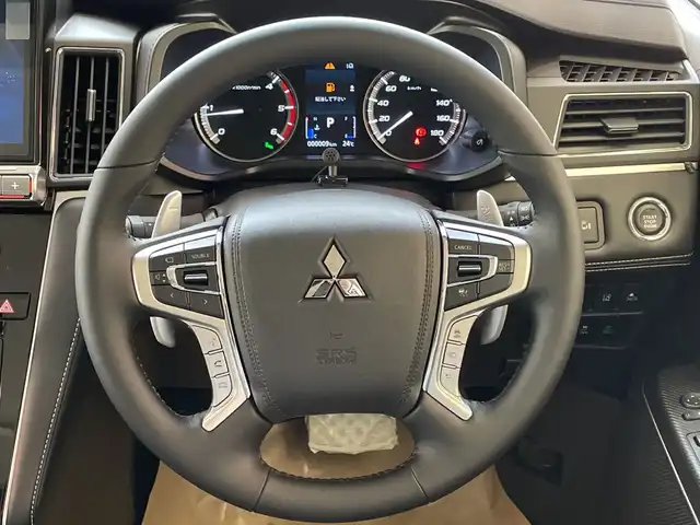 三菱 デリカＤ：５ シャモニー 埼玉県 2025(令7)年 0.1千km グレー e-Assist/11インチナビ/ CD/DVD/BT/USB/HDMI/フルセグ/全方位カメラ/12.8インチ後席モニター/両側電動スライドドア/ハーフレザーシート/パドルシフト/レーダークルーズコントロール/レーンキープアシスト/純正18インチアルミホイール/オートブレーキホールド/スマートキー×2/禁煙車