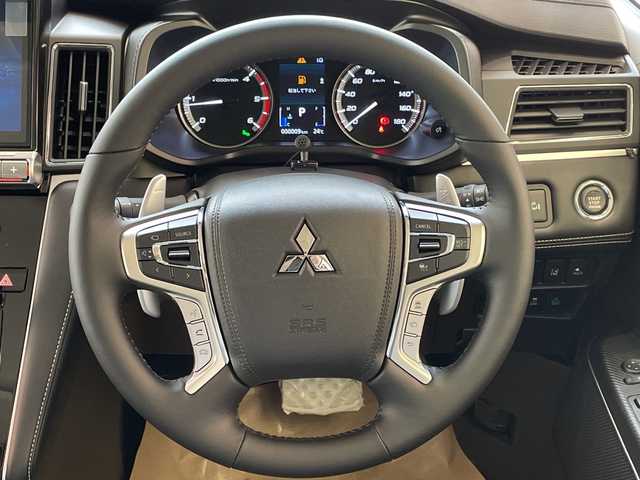 三菱 デリカＤ：５ シャモニー 埼玉県 2025(令7)年 0.1千km グレー e-Assist/11インチナビ/ CD/DVD/BT/USB/HDMI/フルセグ/全方位カメラ/12.8インチ後席モニター/両側電動スライドドア/ハーフレザーシート/パドルシフト/レーダークルーズコントロール/レーンキープアシスト/純正18インチアルミホイール/オートブレーキホールド/スマートキー×2/禁煙車