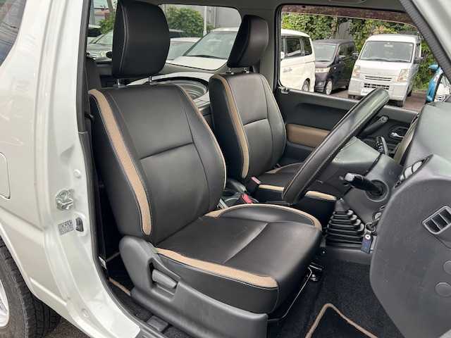 スズキ ジムニー ランドベンチャー 静岡県 2015(平27)年 6.1万km パールホワイト 社外メモリナビ/AM/FM/CD/DVD/BT/フルセグ/バックカメラ/純正フロアマット/レザーシート/ドライブレコーダー前方/ETC/運転席シートヒーター/リモコンキー