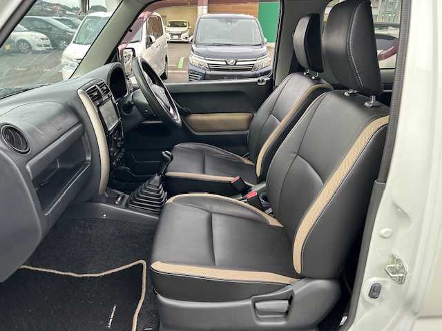 スズキ ジムニー ランドベンチャー 静岡県 2015(平27)年 6.1万km パールホワイト 社外メモリナビ/AM/FM/CD/DVD/BT/フルセグ/バックカメラ/純正フロアマット/レザーシート/ドライブレコーダー前方/ETC/運転席シートヒーター/リモコンキー