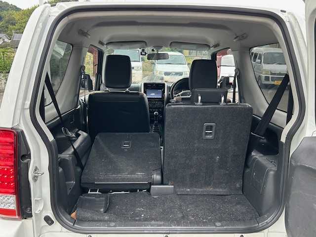 スズキ ジムニー ランドベンチャー 静岡県 2015(平27)年 6.1万km パールホワイト 社外メモリナビ/AM/FM/CD/DVD/BT/フルセグ/バックカメラ/純正フロアマット/レザーシート/ドライブレコーダー前方/ETC/運転席シートヒーター/リモコンキー