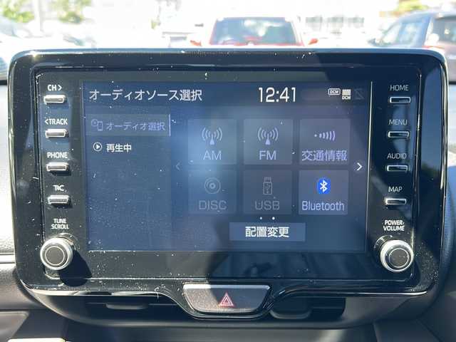 トヨタ ヤリス ハイブリッド G 沖縄県 2022(令4)年 1.5万km ブラック 純正ナビ　/（ＡＭ／ＦＭ／ＢＴ）　/バックモニター　/衝突軽減　/シートヒーター　/クルーズコントロール　/レーンキープアシスト　/コーナーセンサー　/オートマチックハイビーム　/純正フロアマット　/ドラレコ/スマートキー/横滑り防止/ETC/LEDヘッドライト/ベンチシート/オートライト