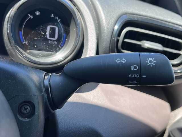 トヨタ ヤリス ハイブリッド G 沖縄県 2022(令4)年 1.5万km ブラック 純正ナビ　/（ＡＭ／ＦＭ／ＢＴ）　/バックモニター　/衝突軽減　/シートヒーター　/クルーズコントロール　/レーンキープアシスト　/コーナーセンサー　/オートマチックハイビーム　/純正フロアマット　/ドラレコ/スマートキー/横滑り防止/ETC/LEDヘッドライト/ベンチシート/オートライト