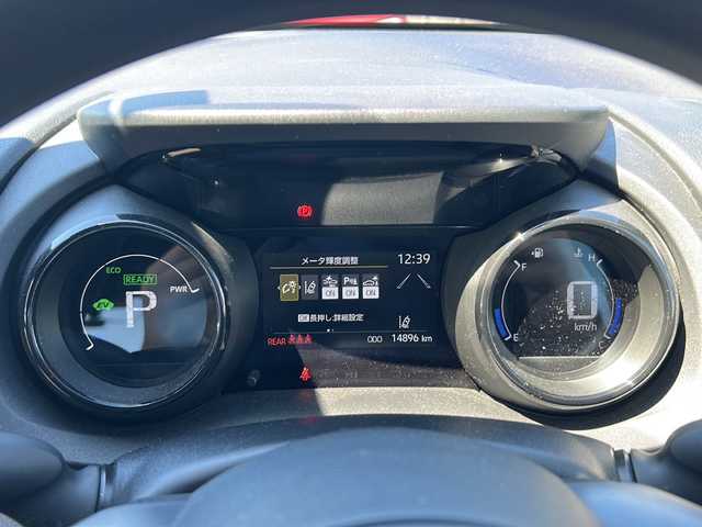トヨタ ヤリス ハイブリッド G 沖縄県 2022(令4)年 1.5万km ブラック 純正ナビ　/（ＡＭ／ＦＭ／ＢＴ）　/バックモニター　/衝突軽減　/シートヒーター　/クルーズコントロール　/レーンキープアシスト　/コーナーセンサー　/オートマチックハイビーム　/純正フロアマット　/ドラレコ/スマートキー/横滑り防止/ETC/LEDヘッドライト/ベンチシート/オートライト