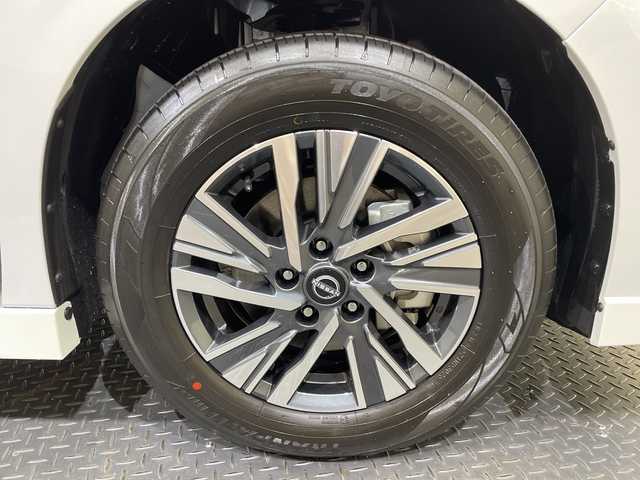 日産 セレナ e－パワー ハイウェイスター V 愛媛県 2025(令7)年 0.1千km プリズムホワイト 登録済未使用車 純正12.3型ナビ Bluetooth アダプティブクルーズコントロール プロパイロット 衝突被害軽減ブレーキ レーンアシスト 両側電動スライドドア 前後コーナーセンサー ETC 禁煙車