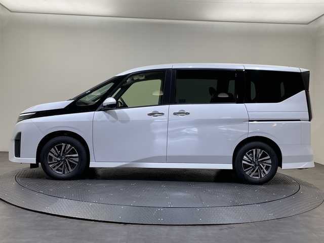日産 セレナ e－パワー ハイウェイスター V 愛媛県 2025(令7)年 0.1千km プリズムホワイト 登録済未使用車 純正12.3型ナビ Bluetooth アダプティブクルーズコントロール プロパイロット 衝突被害軽減ブレーキ レーンアシスト 両側電動スライドドア 前後コーナーセンサー ETC 禁煙車