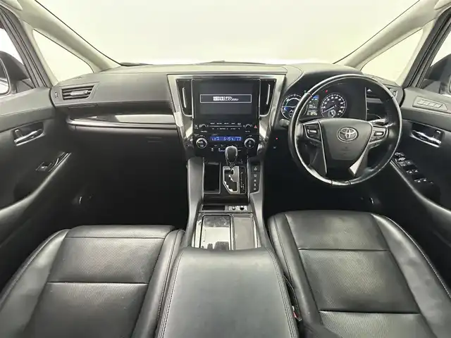 トヨタ アルファードハイブリット SR Cパッケージ 熊本県 2019(令1)年 5.9万km ホワイトパールクリスタルシャイン ４WD/ツインムーンルーフ/JBLサウンド/リアエンターテイメントシステム/純メーカーナビ（ＣＤ・ＤＶＤ・フルセグ・ＢＴ）/パノラミックビュモニター/純正フリップダウンモニター　/前後ドライブレコーダー　/ビルトインＥＴＣ２．０　/トヨタセーフティーセンス/・プリクラッシュセーフティ/・レーンキープアシスト/・ロードサインアシスト/・ブラインドスポットモニター/・駐車時支援パーキングサポートシステム/・先行車発進お知らせ機能/・オートハイビーム/両側パワースライドドア　/前後クリアランスソナー/パワーバックドア　/前席・２列目シートヒーター/前席エアーシート/ステアリングヒーター/オットマン/デジタルインナーミラー/AC100V/横滑り防止/レザーシート/電動パーキング/ブレーキホールド/純正フロアマット/純正17インチAW/オートライト/三眼LEDヘッドライト/フォグランプ/スマートキー/プッシュスタート