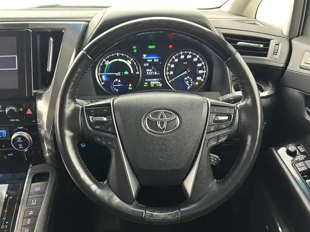 トヨタ アルファードハイブリット SR Cパッケージ 熊本県 2019(令1)年 5.9万km ホワイトパールクリスタルシャイン ４WD/ツインムーンルーフ/JBLサウンド/リアエンターテイメントシステム/純メーカーナビ（ＣＤ・ＤＶＤ・フルセグ・ＢＴ）/パノラミックビュモニター/純正フリップダウンモニター　/前後ドライブレコーダー　/ビルトインＥＴＣ２．０　/トヨタセーフティーセンス/・プリクラッシュセーフティ/・レーンキープアシスト/・ロードサインアシスト/・ブラインドスポットモニター/・駐車時支援パーキングサポートシステム/・先行車発進お知らせ機能/・オートハイビーム/両側パワースライドドア　/前後クリアランスソナー/パワーバックドア　/前席・２列目シートヒーター/前席エアーシート/ステアリングヒーター/オットマン/デジタルインナーミラー/AC100V/横滑り防止/レザーシート/電動パーキング/ブレーキホールド/純正フロアマット/純正17インチAW/オートライト/三眼LEDヘッドライト/フォグランプ/スマートキー/プッシュスタート