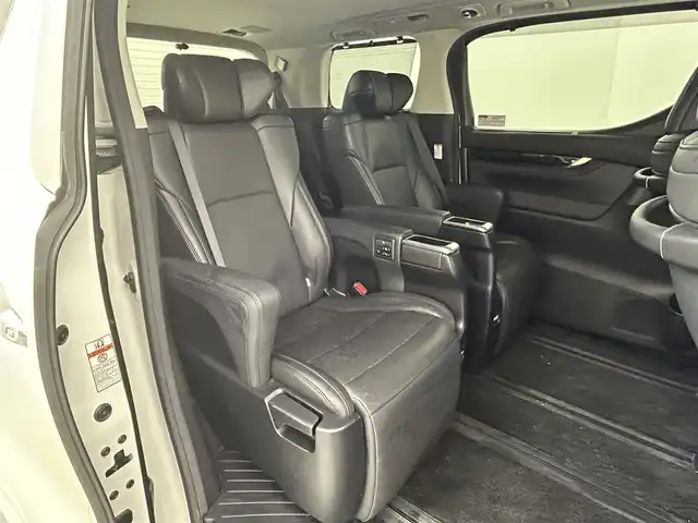 トヨタ アルファードハイブリット SR Cパッケージ 熊本県 2019(令1)年 5.9万km ホワイトパールクリスタルシャイン ４WD/ツインムーンルーフ/JBLサウンド/リアエンターテイメントシステム/純メーカーナビ（ＣＤ・ＤＶＤ・フルセグ・ＢＴ）/パノラミックビュモニター/純正フリップダウンモニター　/前後ドライブレコーダー　/ビルトインＥＴＣ２．０　/トヨタセーフティーセンス/・プリクラッシュセーフティ/・レーンキープアシスト/・ロードサインアシスト/・ブラインドスポットモニター/・駐車時支援パーキングサポートシステム/・先行車発進お知らせ機能/・オートハイビーム/両側パワースライドドア　/前後クリアランスソナー/パワーバックドア　/前席・２列目シートヒーター/前席エアーシート/ステアリングヒーター/オットマン/デジタルインナーミラー/AC100V/横滑り防止/レザーシート/電動パーキング/ブレーキホールド/純正フロアマット/純正17インチAW/オートライト/三眼LEDヘッドライト/フォグランプ/スマートキー/プッシュスタート