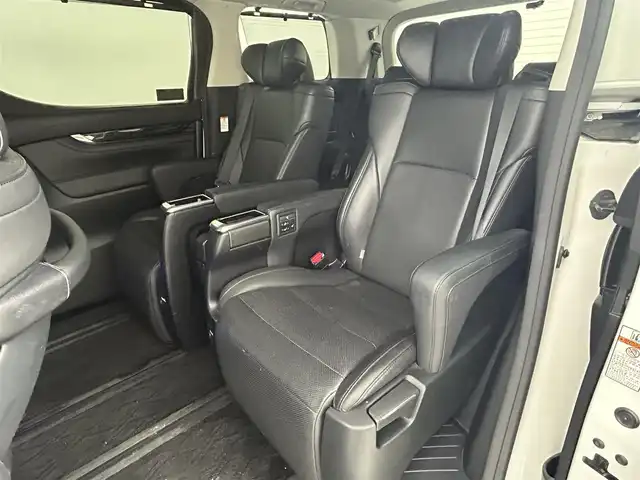 トヨタ アルファードハイブリット SR Cパッケージ 熊本県 2019(令1)年 5.9万km ホワイトパールクリスタルシャイン ４WD/ツインムーンルーフ/JBLサウンド/リアエンターテイメントシステム/純メーカーナビ（ＣＤ・ＤＶＤ・フルセグ・ＢＴ）/パノラミックビュモニター/純正フリップダウンモニター　/前後ドライブレコーダー　/ビルトインＥＴＣ２．０　/トヨタセーフティーセンス/・プリクラッシュセーフティ/・レーンキープアシスト/・ロードサインアシスト/・ブラインドスポットモニター/・駐車時支援パーキングサポートシステム/・先行車発進お知らせ機能/・オートハイビーム/両側パワースライドドア　/前後クリアランスソナー/パワーバックドア　/前席・２列目シートヒーター/前席エアーシート/ステアリングヒーター/オットマン/デジタルインナーミラー/AC100V/横滑り防止/レザーシート/電動パーキング/ブレーキホールド/純正フロアマット/純正17インチAW/オートライト/三眼LEDヘッドライト/フォグランプ/スマートキー/プッシュスタート