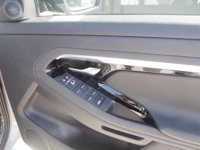 ランドローバー レンジローバーイヴォーク Rダイナミック S 岩手県 2020(令2)年 3.9万km シルバー ソウルパールシルバー（１CS）/衝突回避/エマージェンシーレーンキープ/ステアリングアシスト/ブラインドスポット/純正ナビ/フルセグTV/全方位カメラ/デジタルインナーミラー/DSRC/ドラレコ/黒革シート/パワーシート/シートヒーター/パワーバックドア/LEDライト