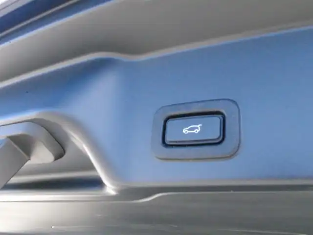 ランドローバー レンジローバーイヴォーク Rダイナミック S 岩手県 2020(令2)年 3.9万km シルバー ソウルパールシルバー（１CS）/衝突回避/エマージェンシーレーンキープ/ステアリングアシスト/ブラインドスポット/純正ナビ/フルセグTV/全方位カメラ/デジタルインナーミラー/DSRC/ドラレコ/黒革シート/パワーシート/シートヒーター/パワーバックドア/LEDライト