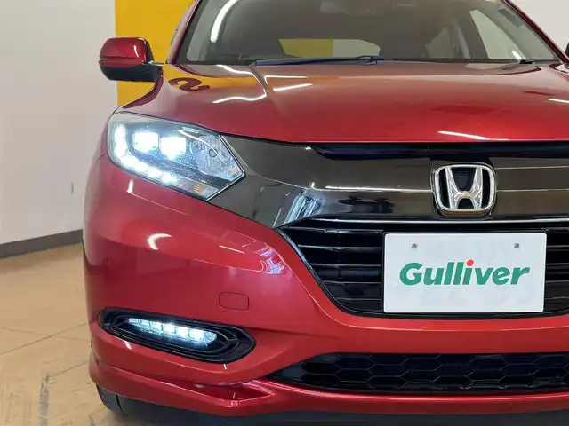 ホンダ ヴェゼル ハイブリッド Z ホンダセンシング 群馬県 2017(平29)年 5万km プレミアムクリスタルレッドM ホンダセンシング/・アダプティブクルーズコントロール/・誤発進抑制機能/・車線維持支援システム/・路外逸脱抑制機能/・標識認識機能/・先行車発進お知らせ機能/純正7インチナビ/・フルセグTV/・BT/DVD/CD/SD/・FM/AM/バックカメラ/ビルトインETC/ドライブレコーダー/革巻きステアリング/ステアリングスイッチ/パドルシフト/ブラックハーフレザーシート/前席シートヒーター/電子パーキング/ブレーキーオートホールド/スマートキー/プッシュスタート/寒冷地仕様/LEDヘッドライト/フォグランプ/オートライト/ルーフレール/純正17インチAW/純正フロアマット/ドアバイザー/電動格納ウィンカーミラー/横滑り防止機能