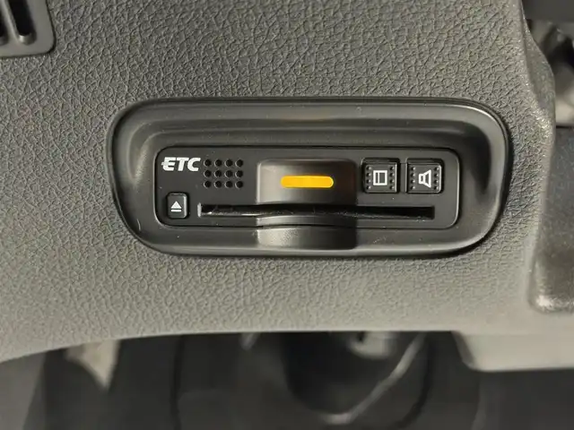 ホンダ ヴェゼル ハイブリッド Z ホンダセンシング 群馬県 2017(平29)年 5万km プレミアムクリスタルレッドM ホンダセンシング/・アダプティブクルーズコントロール/・誤発進抑制機能/・車線維持支援システム/・路外逸脱抑制機能/・標識認識機能/・先行車発進お知らせ機能/純正7インチナビ/・フルセグTV/・BT/DVD/CD/SD/・FM/AM/バックカメラ/ビルトインETC/ドライブレコーダー/革巻きステアリング/ステアリングスイッチ/パドルシフト/ブラックハーフレザーシート/前席シートヒーター/電子パーキング/ブレーキーオートホールド/スマートキー/プッシュスタート/寒冷地仕様/LEDヘッドライト/フォグランプ/オートライト/ルーフレール/純正17インチAW/純正フロアマット/ドアバイザー/電動格納ウィンカーミラー/横滑り防止機能