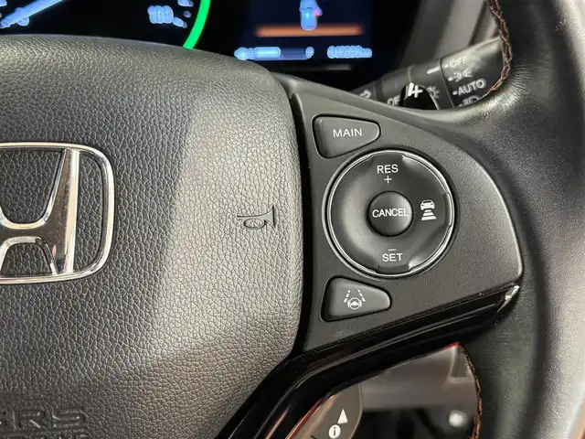 ホンダ ヴェゼル ハイブリッド Z ホンダセンシング 群馬県 2017(平29)年 5万km プレミアムクリスタルレッドM ホンダセンシング/・アダプティブクルーズコントロール/・誤発進抑制機能/・車線維持支援システム/・路外逸脱抑制機能/・標識認識機能/・先行車発進お知らせ機能/純正7インチナビ/・フルセグTV/・BT/DVD/CD/SD/・FM/AM/バックカメラ/ビルトインETC/ドライブレコーダー/革巻きステアリング/ステアリングスイッチ/パドルシフト/ブラックハーフレザーシート/前席シートヒーター/電子パーキング/ブレーキーオートホールド/スマートキー/プッシュスタート/寒冷地仕様/LEDヘッドライト/フォグランプ/オートライト/ルーフレール/純正17インチAW/純正フロアマット/ドアバイザー/電動格納ウィンカーミラー/横滑り防止機能