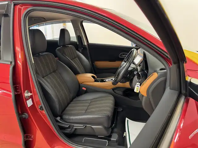 ホンダ ヴェゼル ハイブリッド Z ホンダセンシング 群馬県 2017(平29)年 5万km プレミアムクリスタルレッドM ホンダセンシング/・アダプティブクルーズコントロール/・誤発進抑制機能/・車線維持支援システム/・路外逸脱抑制機能/・標識認識機能/・先行車発進お知らせ機能/純正7インチナビ/・フルセグTV/・BT/DVD/CD/SD/・FM/AM/バックカメラ/ビルトインETC/ドライブレコーダー/革巻きステアリング/ステアリングスイッチ/パドルシフト/ブラックハーフレザーシート/前席シートヒーター/電子パーキング/ブレーキーオートホールド/スマートキー/プッシュスタート/寒冷地仕様/LEDヘッドライト/フォグランプ/オートライト/ルーフレール/純正17インチAW/純正フロアマット/ドアバイザー/電動格納ウィンカーミラー/横滑り防止機能