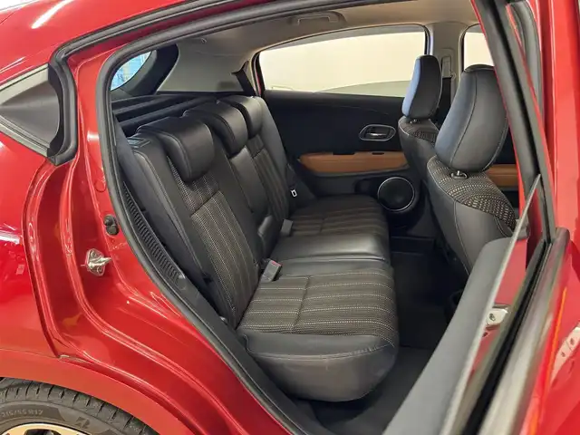 ホンダ ヴェゼル ハイブリッド Z ホンダセンシング 群馬県 2017(平29)年 5万km プレミアムクリスタルレッドM ホンダセンシング/・アダプティブクルーズコントロール/・誤発進抑制機能/・車線維持支援システム/・路外逸脱抑制機能/・標識認識機能/・先行車発進お知らせ機能/純正7インチナビ/・フルセグTV/・BT/DVD/CD/SD/・FM/AM/バックカメラ/ビルトインETC/ドライブレコーダー/革巻きステアリング/ステアリングスイッチ/パドルシフト/ブラックハーフレザーシート/前席シートヒーター/電子パーキング/ブレーキーオートホールド/スマートキー/プッシュスタート/寒冷地仕様/LEDヘッドライト/フォグランプ/オートライト/ルーフレール/純正17インチAW/純正フロアマット/ドアバイザー/電動格納ウィンカーミラー/横滑り防止機能