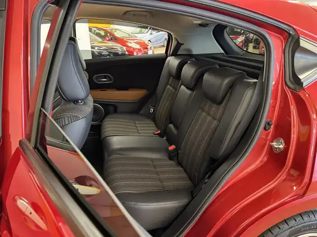 ホンダ ヴェゼル ハイブリッド Z ホンダセンシング 群馬県 2017(平29)年 5万km プレミアムクリスタルレッドM ホンダセンシング/・アダプティブクルーズコントロール/・誤発進抑制機能/・車線維持支援システム/・路外逸脱抑制機能/・標識認識機能/・先行車発進お知らせ機能/純正7インチナビ/・フルセグTV/・BT/DVD/CD/SD/・FM/AM/バックカメラ/ビルトインETC/ドライブレコーダー/革巻きステアリング/ステアリングスイッチ/パドルシフト/ブラックハーフレザーシート/前席シートヒーター/電子パーキング/ブレーキーオートホールド/スマートキー/プッシュスタート/寒冷地仕様/LEDヘッドライト/フォグランプ/オートライト/ルーフレール/純正17インチAW/純正フロアマット/ドアバイザー/電動格納ウィンカーミラー/横滑り防止機能