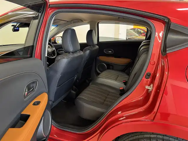 ホンダ ヴェゼル ハイブリッド Z ホンダセンシング 群馬県 2017(平29)年 5万km プレミアムクリスタルレッドM ホンダセンシング/・アダプティブクルーズコントロール/・誤発進抑制機能/・車線維持支援システム/・路外逸脱抑制機能/・標識認識機能/・先行車発進お知らせ機能/純正7インチナビ/・フルセグTV/・BT/DVD/CD/SD/・FM/AM/バックカメラ/ビルトインETC/ドライブレコーダー/革巻きステアリング/ステアリングスイッチ/パドルシフト/ブラックハーフレザーシート/前席シートヒーター/電子パーキング/ブレーキーオートホールド/スマートキー/プッシュスタート/寒冷地仕様/LEDヘッドライト/フォグランプ/オートライト/ルーフレール/純正17インチAW/純正フロアマット/ドアバイザー/電動格納ウィンカーミラー/横滑り防止機能