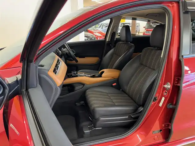 ホンダ ヴェゼル ハイブリッド Z ホンダセンシング 群馬県 2017(平29)年 5万km プレミアムクリスタルレッドM ホンダセンシング/・アダプティブクルーズコントロール/・誤発進抑制機能/・車線維持支援システム/・路外逸脱抑制機能/・標識認識機能/・先行車発進お知らせ機能/純正7インチナビ/・フルセグTV/・BT/DVD/CD/SD/・FM/AM/バックカメラ/ビルトインETC/ドライブレコーダー/革巻きステアリング/ステアリングスイッチ/パドルシフト/ブラックハーフレザーシート/前席シートヒーター/電子パーキング/ブレーキーオートホールド/スマートキー/プッシュスタート/寒冷地仕様/LEDヘッドライト/フォグランプ/オートライト/ルーフレール/純正17インチAW/純正フロアマット/ドアバイザー/電動格納ウィンカーミラー/横滑り防止機能