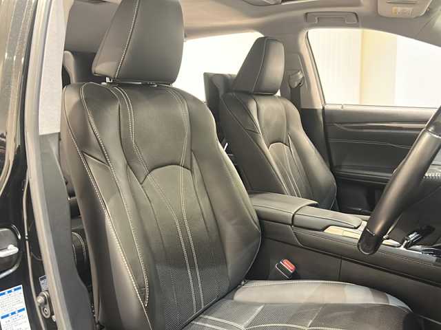 レクサス ＲＸ 450h バージョンL 新潟県 2019(平31)年 4.3万km グラファイトブラックガラスフレーク メーカーオプション/REAR SEATENTERTAINMENT SYSTEM/MARKLEVINSONプレミアムサラウンドサウンドシステム/ムーンルーフ（チルト＆スライド式）/MODELLISTAエアロ（F.S.R）/TRD鍛造22インチAW/標準装備/LexusSafetySystem＋/・プリクラッシュセーフティ/・レーントレーシングアシスト/・オートマチックハイビーム/・レーダークルーズコントロール/・パーキングサポートブレーキ/・ブラインドスポットモニター/・パノラマビューモニター/・三眼フルLEDヘッドランプ、LEDシーケンシャルシグナルランプ/ハンズフリーパワーバックドア/NAVI・AI・AVS/ドライブモードセレクトスイッチ/ステアリングヒーター/シートヒーター(全席)/ベンチレーション(D/N席)/セカンドパワーシート(リクライニング、格納)/フルカラーヘッドアップディスプレイ/12.3インチワイドディスプレイ/メモリナビゲーション【CD/DVD/BT/フルセグ】/本革シート/電子キー&カードキー/ドライブレコーダー/ETC