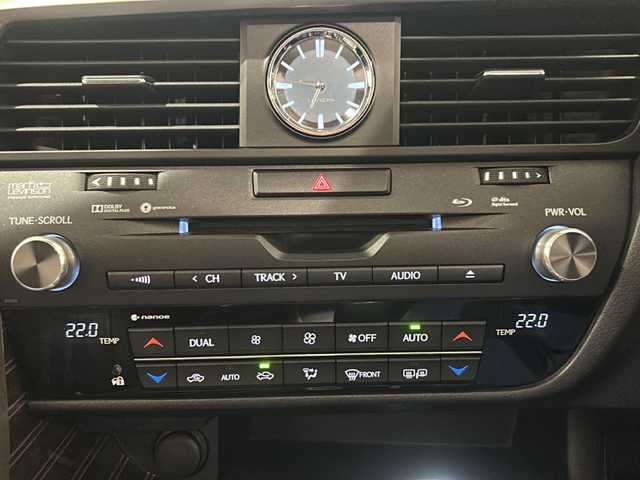 レクサス ＲＸ 450h バージョンL 新潟県 2019(平31)年 4.3万km グラファイトブラックガラスフレーク メーカーオプション/REAR SEATENTERTAINMENT SYSTEM/MARKLEVINSONプレミアムサラウンドサウンドシステム/ムーンルーフ（チルト＆スライド式）/MODELLISTAエアロ（F.S.R）/TRD鍛造22インチAW/標準装備/LexusSafetySystem＋/・プリクラッシュセーフティ/・レーントレーシングアシスト/・オートマチックハイビーム/・レーダークルーズコントロール/・パーキングサポートブレーキ/・ブラインドスポットモニター/・パノラマビューモニター/・三眼フルLEDヘッドランプ、LEDシーケンシャルシグナルランプ/ハンズフリーパワーバックドア/NAVI・AI・AVS/ドライブモードセレクトスイッチ/ステアリングヒーター/シートヒーター(全席)/ベンチレーション(D/N席)/セカンドパワーシート(リクライニング、格納)/フルカラーヘッドアップディスプレイ/12.3インチワイドディスプレイ/メモリナビゲーション【CD/DVD/BT/フルセグ】/本革シート/電子キー&カードキー/ドライブレコーダー/ETC