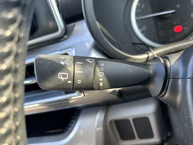 ダイハツ キャスト スタイル G SAⅡ 静岡県 2015(平27)年 6.9万km プラムブラウンクリスタルマイカ ナビ/・フルセグTV/ラジオ/DS/・CD/DVD/SD/USB/Bluetooth/主要装備/・アイドリングストップ　/・バックカメラ　/・ドライブレコーダー　/・ＥＴＣ　/・レーンキープアシスト　/・オートライト　/・衝突軽減システム　/・ＬＥＤヘッドライト　/・純正フロアマット　/・プッシュスタート　/・スマートキー　/・横滑り防止/・盗難防止装置/・パワーウィンドウ/・パワーステアリング