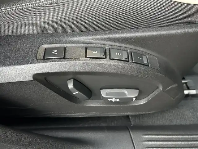 ボルボ Ｖ４０ D4 ダイナミックエディション 石川県 2018(平30)年 4.2万km アイスホワイト 衝突軽減ブレーキ/アダプティブクルーズコントロール/ブラインドスポットモニター/純正ナビ/バックカメラ/クリアランスソナー/LEDヘッドライト/シートヒーター/パワーシート/パドルシフト/18incアルミホイール