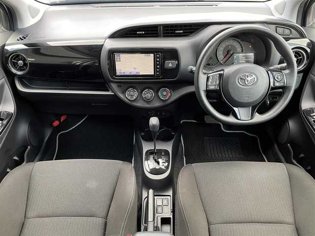 トヨタ ヴィッツ F セーフティーエディションⅢ 道東・釧路十勝 2019(平31)年 5.2万km シルバーマイカM 4WD/ワンオーナー/寒冷地仕様/Toyota Safety Sense/・PCS(プリクラッシュセーフティ)/・LDA(レーンディパーチャーアラート)/・オートマチックハイビーム/・先行車発進告知/純正ディーラーOPナビ/ (CD/DVD/BT)/フルセグTV/TVキャンセラー/バックカメラ/ビルトインETC/純正ドライブレコーダー/ステアリングスイッチ/プッシュスタート/スマートキー/純正エンジンスターター/社外14インチAW付スタッドレスタイヤ積込/オートライト/フォグランプ/ウインカーミラー/電動格納ミラー/純正フロアマット/横滑り防止装置/ナビ取扱説明書/取扱説明書/保証書