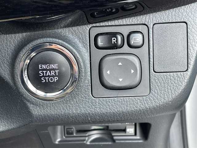 トヨタ ヴィッツ F セーフティーエディションⅢ 道東・釧路十勝 2019(平31)年 5.2万km シルバーマイカM 4WD/ワンオーナー/寒冷地仕様/Toyota Safety Sense/・PCS(プリクラッシュセーフティ)/・LDA(レーンディパーチャーアラート)/・オートマチックハイビーム/・先行車発進告知/純正ディーラーOPナビ/ (CD/DVD/BT)/フルセグTV/TVキャンセラー/バックカメラ/ビルトインETC/純正ドライブレコーダー/ステアリングスイッチ/プッシュスタート/スマートキー/純正エンジンスターター/社外14インチAW付スタッドレスタイヤ積込/オートライト/フォグランプ/ウインカーミラー/電動格納ミラー/純正フロアマット/横滑り防止装置/ナビ取扱説明書/取扱説明書/保証書