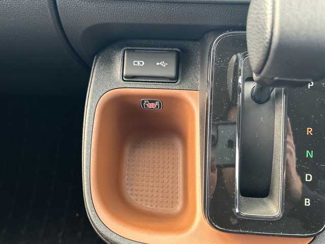 トヨタ シエンタ ハイブリッド G 長野県 2023(令5)年 1.3万km ホワイトパールクリスタルシャイン ・純正8インチディスプレイオーディオ/・バックカメラ/・ビルトインETC/・プリクラッシュセーフティ/・オートマチックハイビーム/・レーダークルーズコントロール/・レーンキープアシスト/・ブラインドスポットモニター/・両側パワースライドドア/・社外15インチアルミホイール/・純正AW付き夏タイヤ積込有り/・横滑り防止装置/・LEDヘッドライト/・オートライト/・コーナーセンサー/・純正フロアマット/・ウィンカーミラー/・電動格納ミラー/・スマートキー/・エンジンプッシュスタート